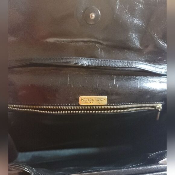 Bottega Veneta VTG Black Leather Top Flap Crossbody Bag in Good Condition - Picture 9 of 12